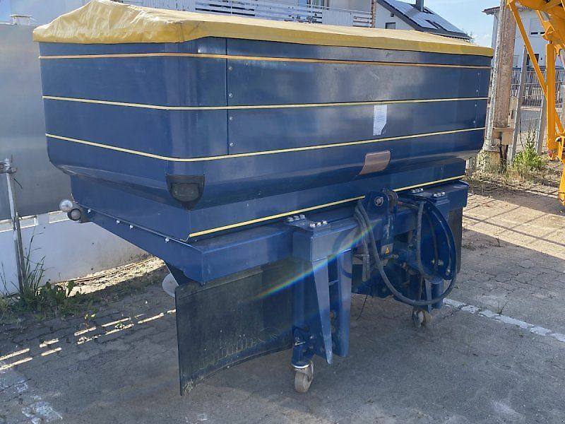 E-FARM: Bogballe m2 w base - Fertiliser spreader - id ADVDJME - €6,050 - Year of construction: 2009 - Germany