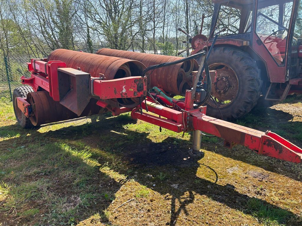 E-FARM: Quivogne rollmot - Prések és hengerek - id ET5Z1LX - 7000 EUR - Gyártási év: 2010 - Franciaország