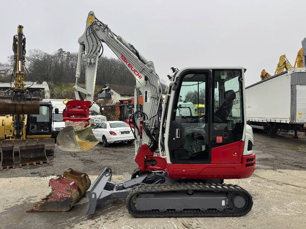 Takeuchi tb tb 235-2 powrtilt 3xschaufeln top Minigraver 49.500 €