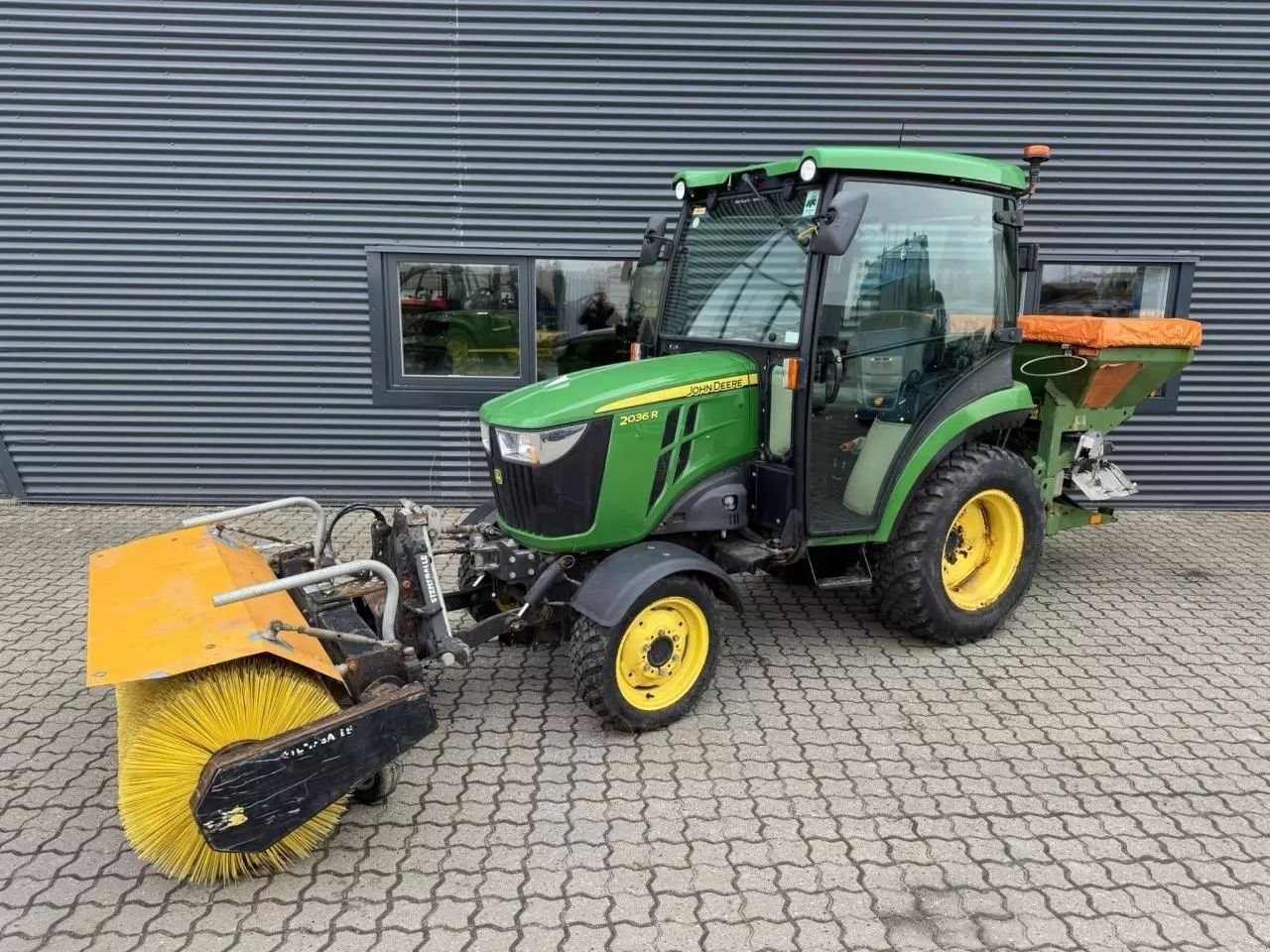 E-FARM: John Deere 2036R - Tractor - id KUM6J8L - €25,462 - Year of construction: 2017 - Engine hours: 1,180,Engine power (HP): 36,Denmark
