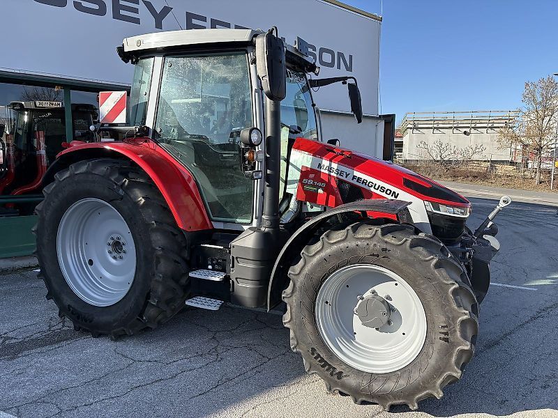 Massey Ferguson 6S.145 Tractor €106,667