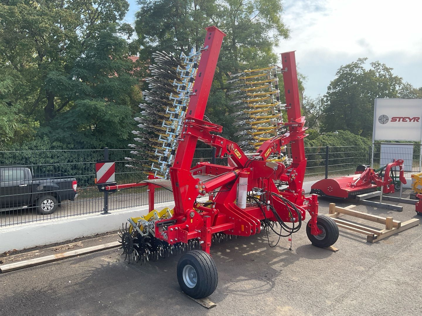 E-FARM: APV RC 600 M1 - Mechanical weed control - id LSZ1VSA - €24,000 - Year of construction: 2024 - Austria