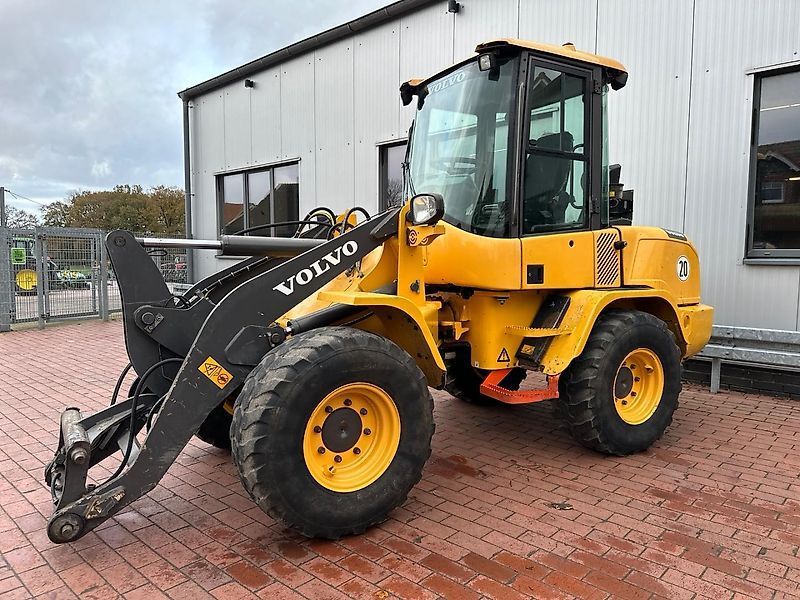 E-FARM: VOLVO l30 g 2018 zentralschmierung - Chargeuse sur pneus - id SJWXQAD - 30 672 € - Année: 2018 - Lecture du nombre d'heure: 8 050,Puissance du moteur (chevaux): 75,Allemagne
