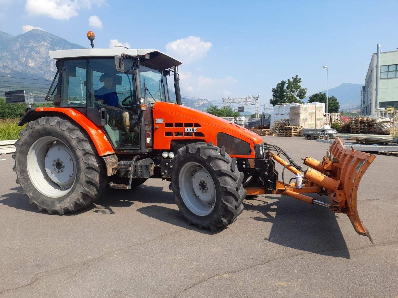 E-FARM: SAME Silver 100.6 - Traktor - id Y9MJFBH - 26.000 € - Baujahr: 2003 - Abgelesene Motorstunden: 5.000,Motorleistung (PS): 101,Italien