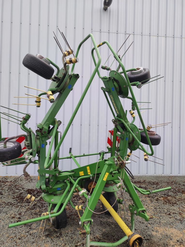 E-FARM: Krone KW 6.02/6 - Tedder - id PCESCUX - 6 000 € - Rok výroby: 2017 - Francie