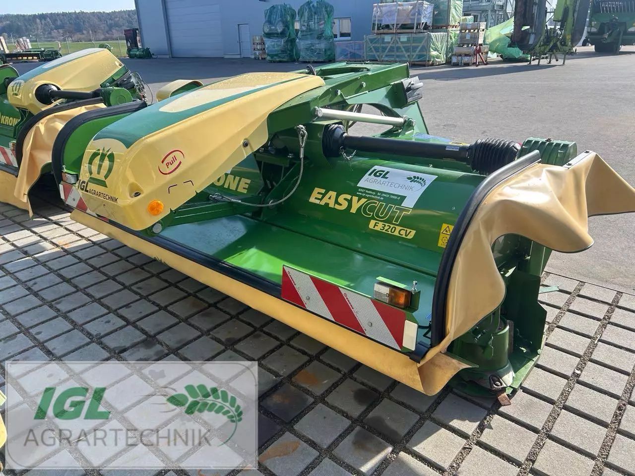 Krone EasyCut F 320 CV Kasza 18 900 EUR