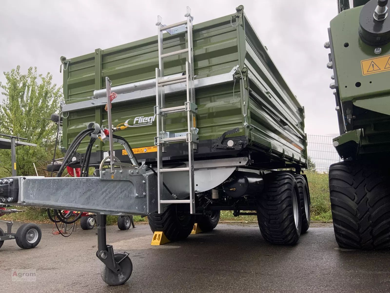 E-FARM: Fliegl tdk 140 - Pótkocsi billencs - id 9MSTX29 - 19 327 EUR - Gyártási év: 2025 - Németország