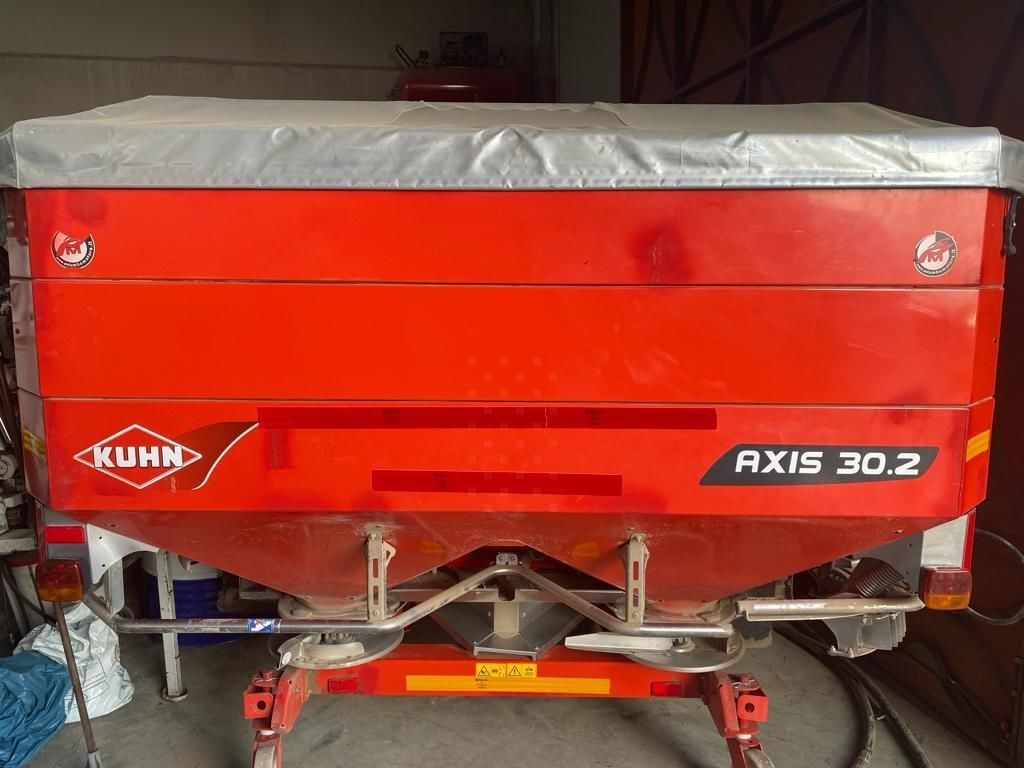 E-FARM: Kuhn axis 30.2 quantron - Esparcidor de abono - id UPHTGTY - 8900 € - Año: 2019 - Italia