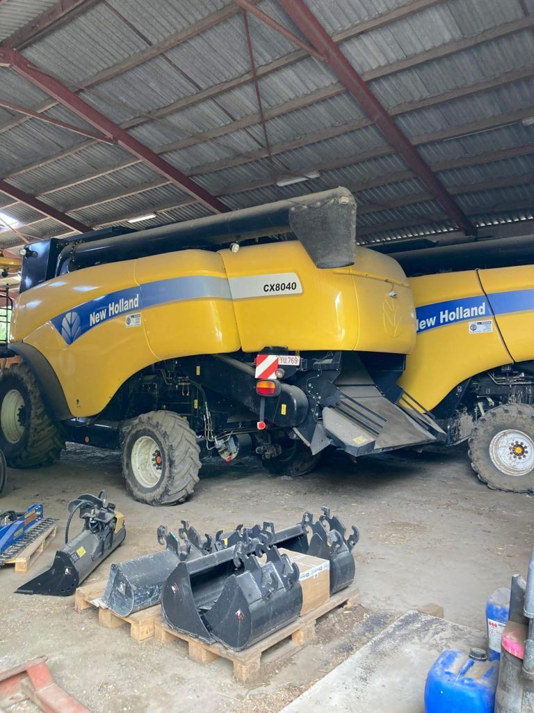 New Holland CX 8040 Moissonneuse-batteuse 110 000 €