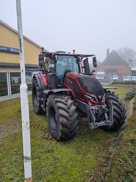 E-FARM: Valtra Q265 - Tractor - id JGFD2LK - €179,000 - Year of construction: 2024 - Engine hours: 550,Germany