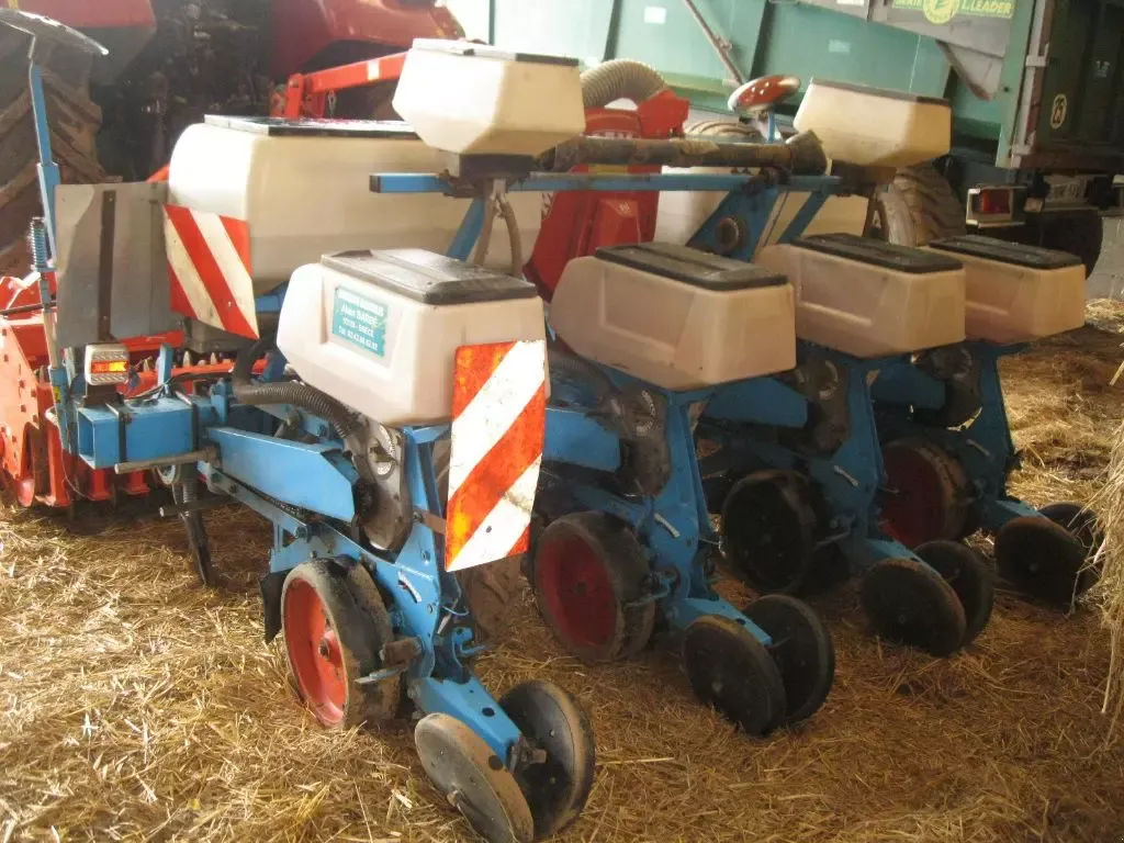 E-FARM: Monosem ng plus 2 - 4 rangs - Taladro de precisión - id FYUYLWZ - Año: 2000 - Francia
