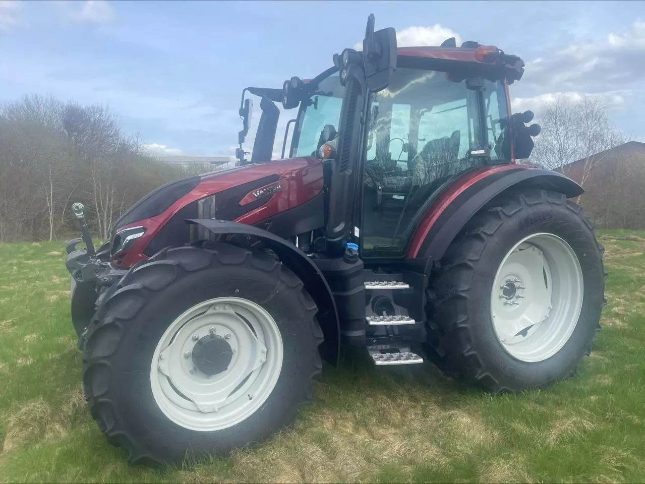 Valtra G135V Трактор 120 465 €