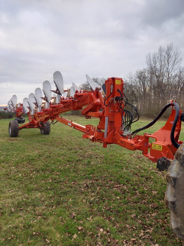 E-FARM: Kuhn challenger hors raie - Charrue - id ENJK2CC - 30 000 € - Année: 2013 - France