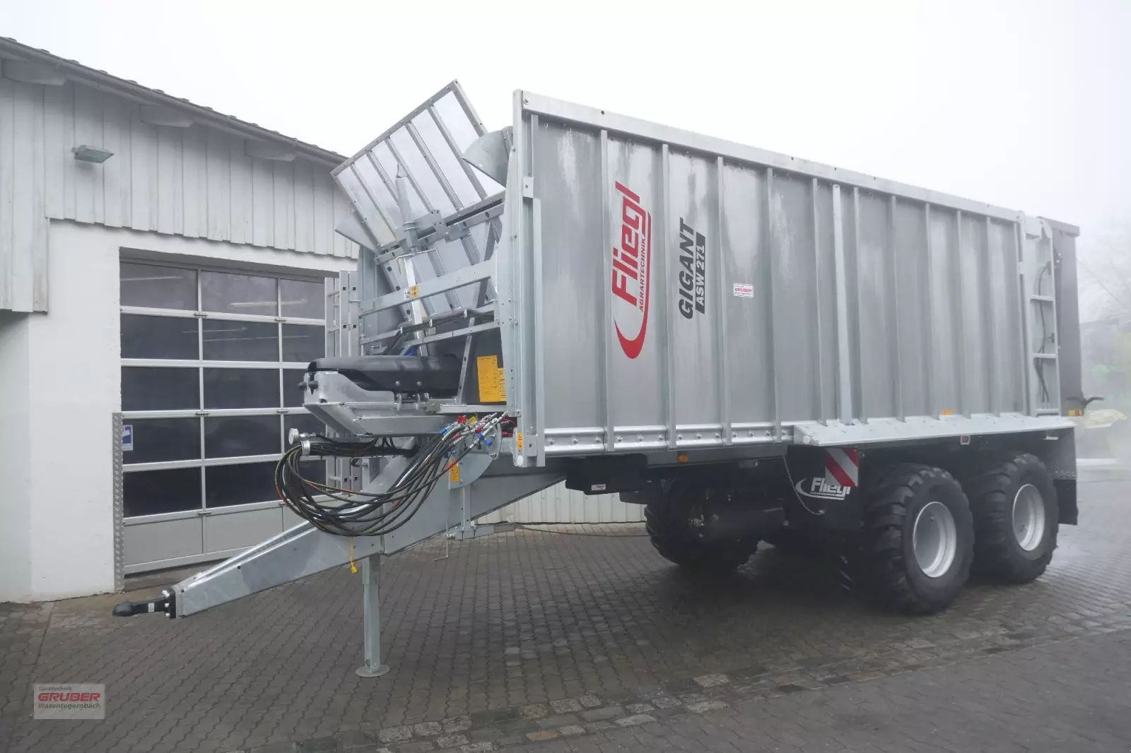 Fliegl asw 271 compact fox Forage transport €39,900