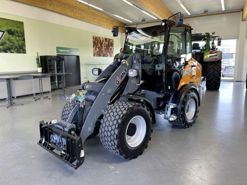 Giant g5000 Încărcător cu direcție compactă 60.924 EUR