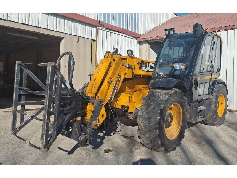 E-FARM: JCB 532 70 - Teleszkópos rakodó - id CZUHZV9 - 69 000 EUR - Gyártási év: 2020 - Üzemóra (motor): 1700,Motor teljesítménye (LE): 110,Franciaország