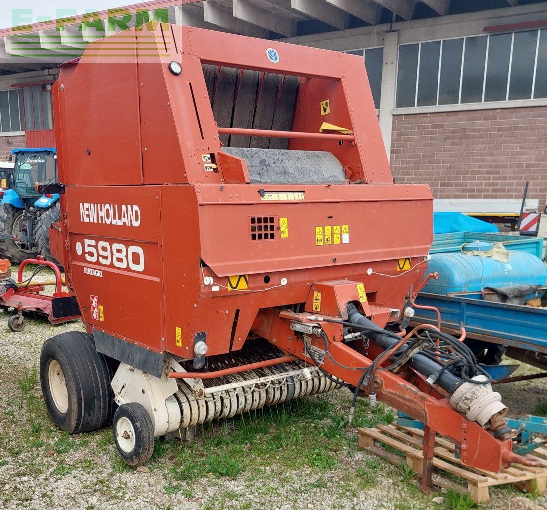 New Holland 5980 Πρέσσα 3.000 €