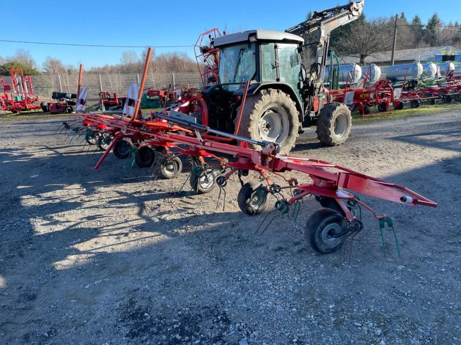 E-FARM: Kverneland faneur kg8090 kverneland - Faneuse - id QHZHRK2 - 7 500 € - Année: 2009 - France