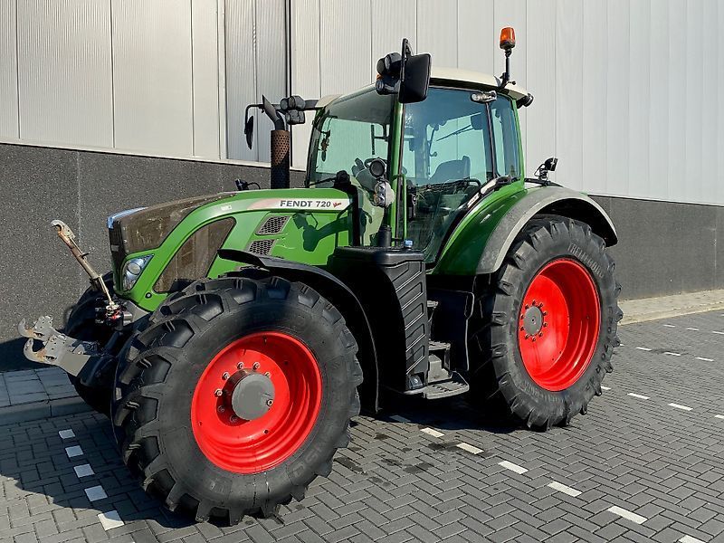 E-FARM: Fendt 720 Vario - Tracteur - id 4IXBXIT - 77 500 € - Année: 2013 - Lecture du nombre d'heure: 8 975,Pays-Bas