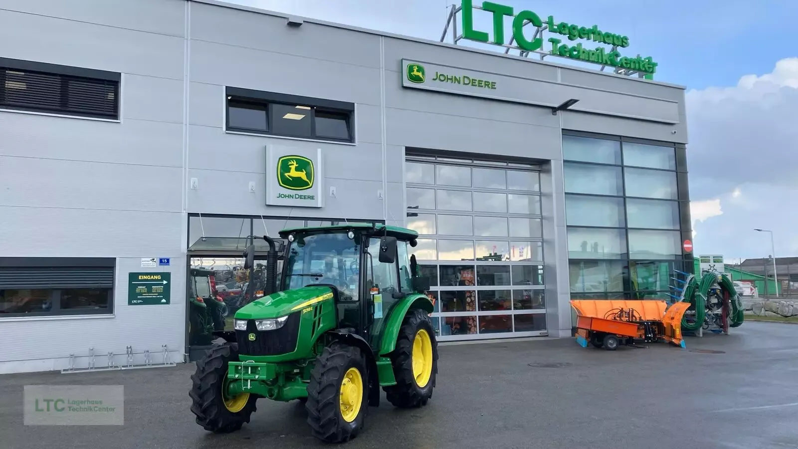 E-FARM: John Deere 5058 E - Traktor - id 5AGSDFK - 36.658 € - Produktionsår: 2023 - Motortimer: 5,Motoreffekt (HP): 58,Østrig