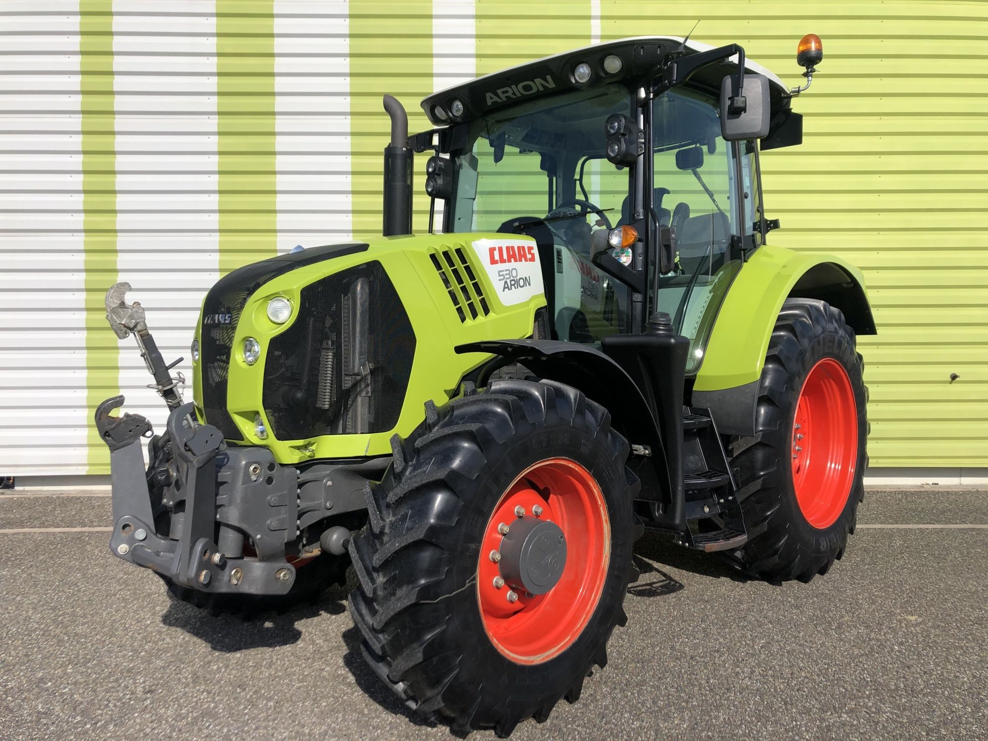 E-FARM: Claas Arion 530 - Tracteur - id QPXI6AZ - 62 000 € - Année: 2017 - Lecture du nombre d'heure: 2 200,France