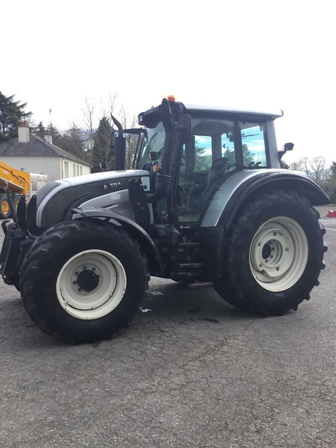 E-FARM: Valtra N142 Direct - Tracteur - id F1KQNXH - 45 000 € - Année: 2013 - Lecture du nombre d'heure: 5 060,Puissance du moteur (chevaux): 145,France