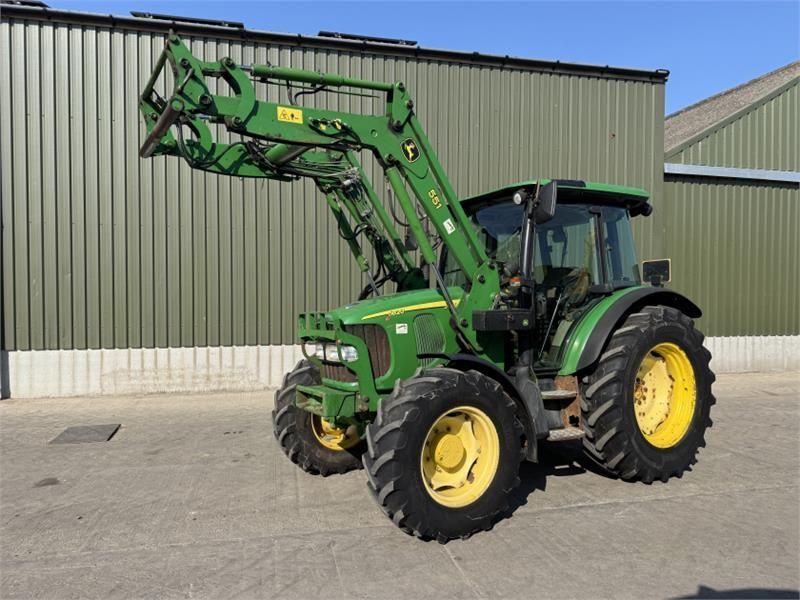 John Deere 5820 Tractor €26,464