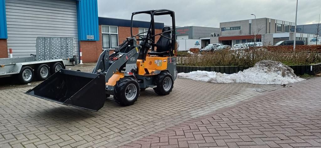 Giant G1200 Încărcător pe roți 22.750 EUR