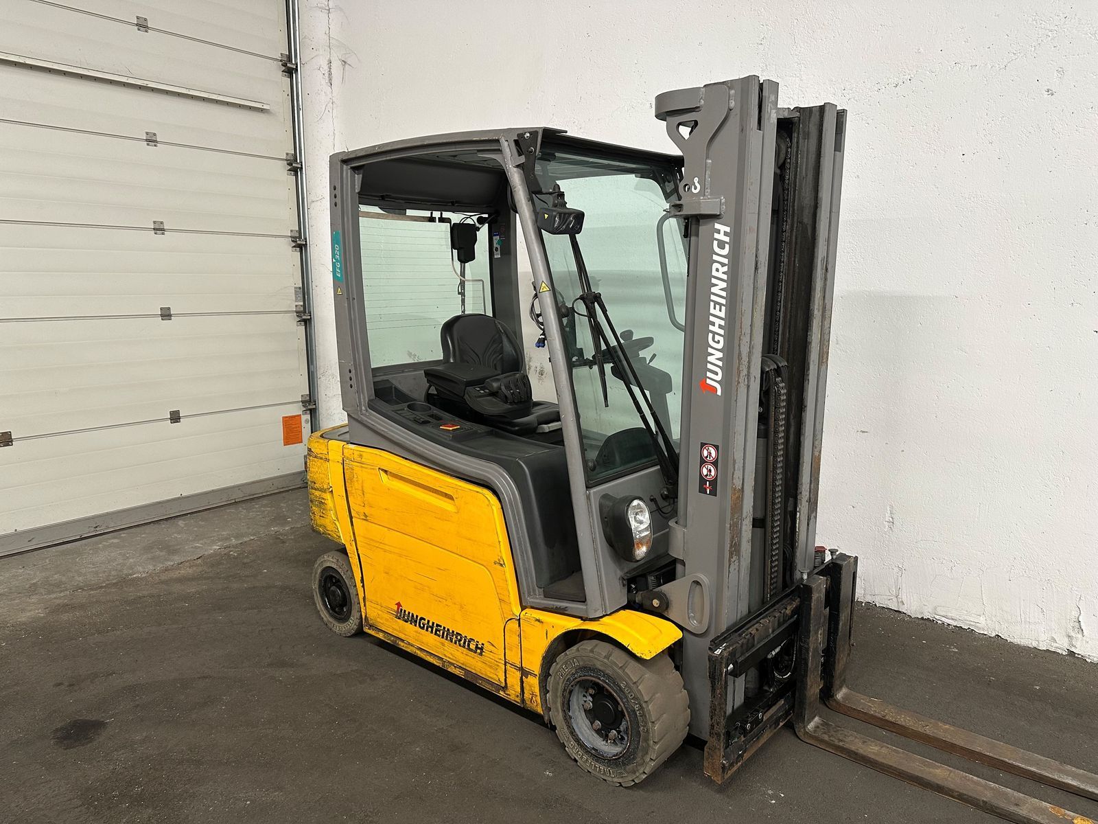 JUNGHEINRICH efg 320 - triplex 4,4 m - ss - 4. steuerkreis Forklift €8,950