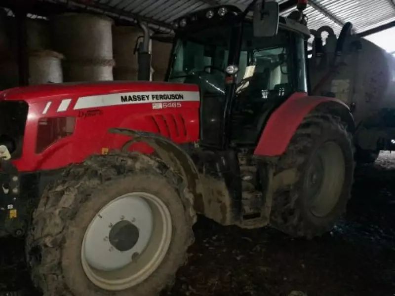 E-FARM: Massey Ferguson 6465 - Tracteur - id SLHZQ7H - Année: 2010 - Lecture du nombre d'heure: 5 900,Puissance du moteur (chevaux): 118,France