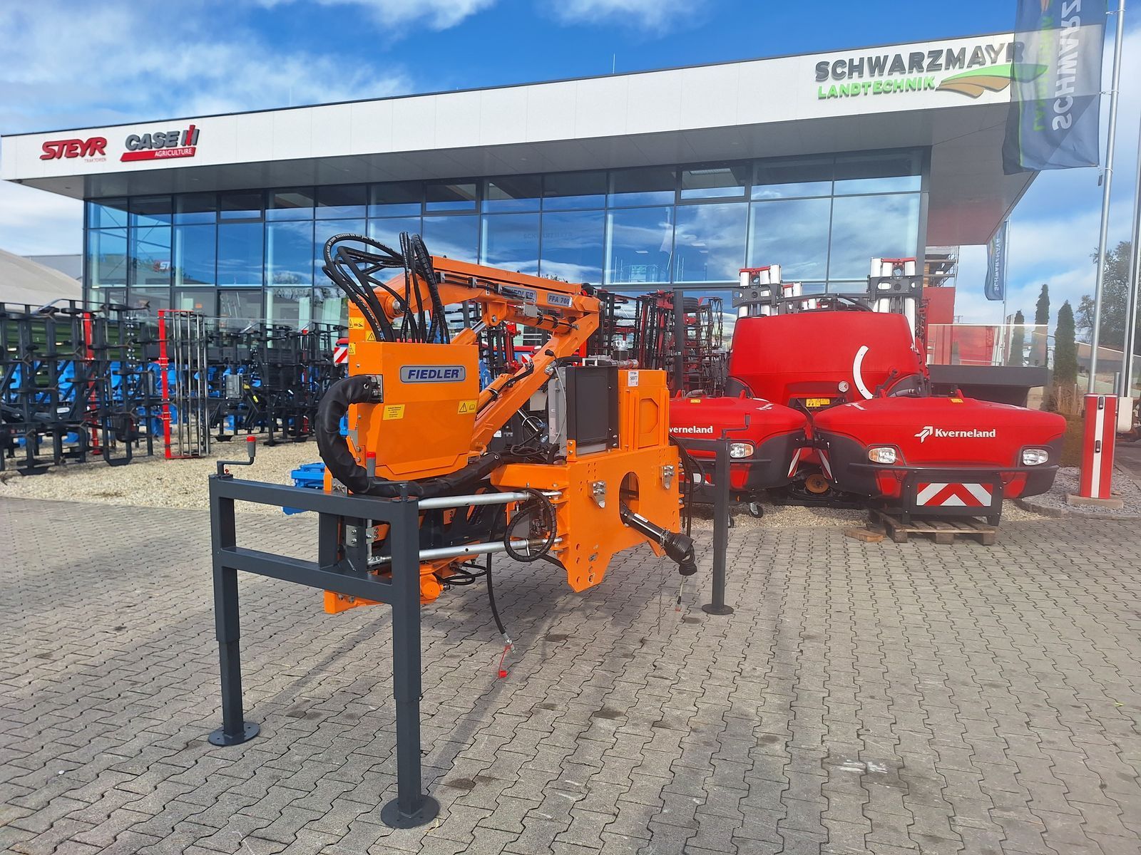 E-FARM: fiedler frontlausleger ffa700 - Hydrauliczne nożyce do żywopłotu - id BRJF18P - 36 295 € - Rok produkcji: 2022 - Motogodziny: 200,Austria