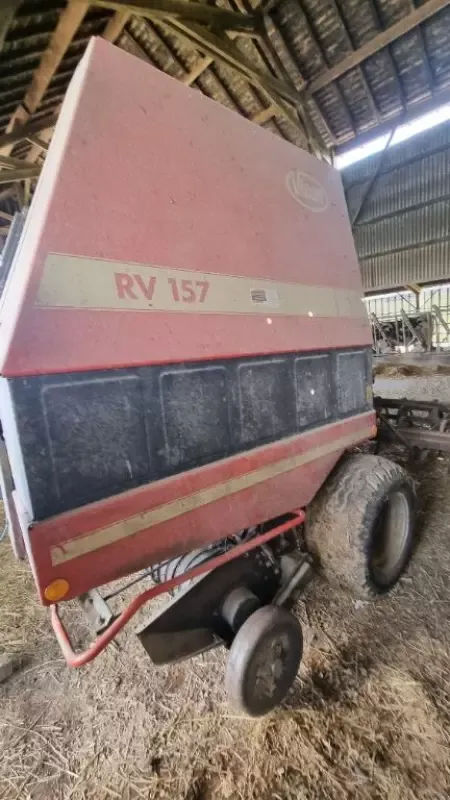 E-FARM: Vicon rv 157 - Pressa - id JPPKL6P - 4.100 € - Anno di costruzione: 1999 - Francia