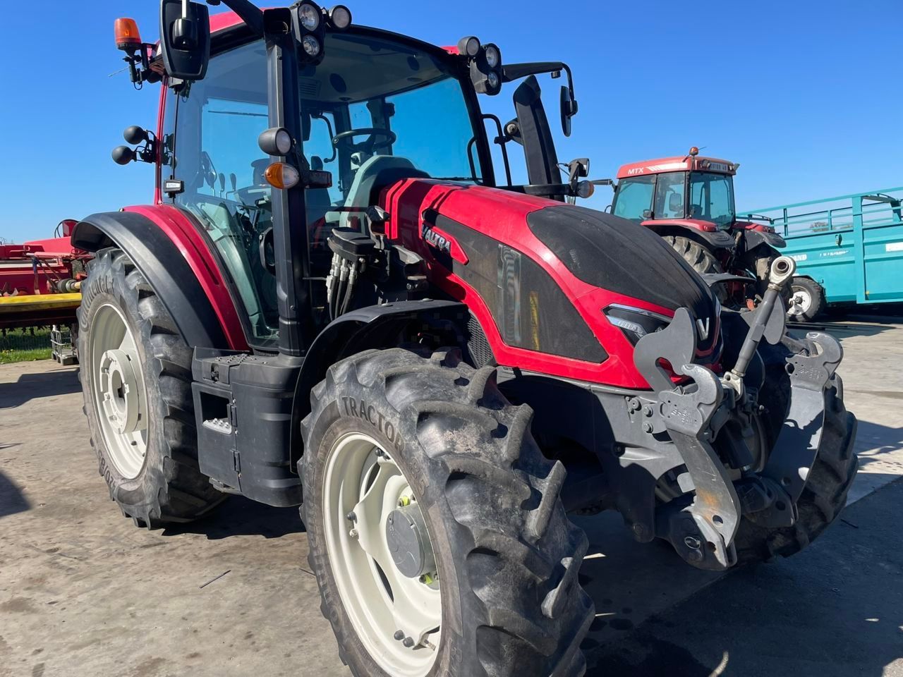 E-FARM: Valtra A115 - Traktor - id TKTFNCV - 65.000 € - Baujahr: 2021 - Abgelesene Motorstunden: 3.757,Motorleistung (PS): 115,Frankreich