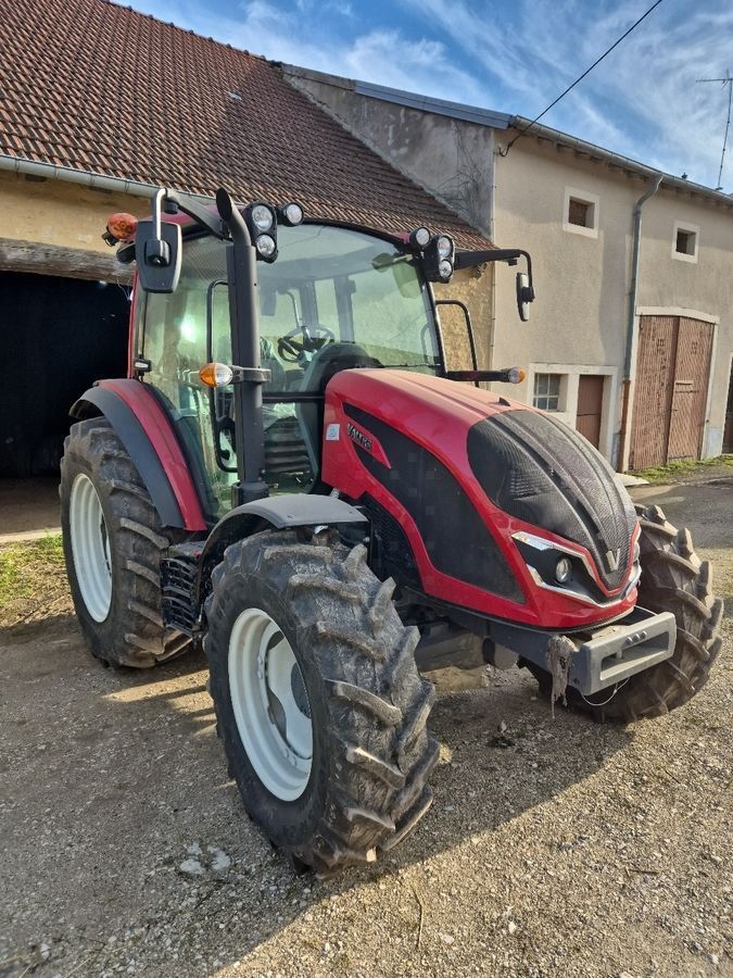 E-FARM: Valtra A85 - Trattore - id 3SWEEDM - 52.000 € - Anno di costruzione: 2024 - Ore: 160,Potenza del motore: 85,Francia