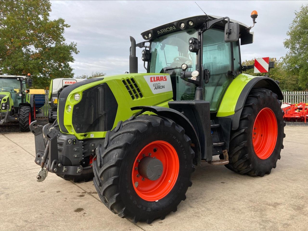 E-FARM: Claas Arion 650 CEBIS - Traktor - id IHN4MG6 - 93 953 € - Rok produkcji: 2019 - Motogodziny: 3285,Moc silnika: 185,Zjednoczone Królestwo