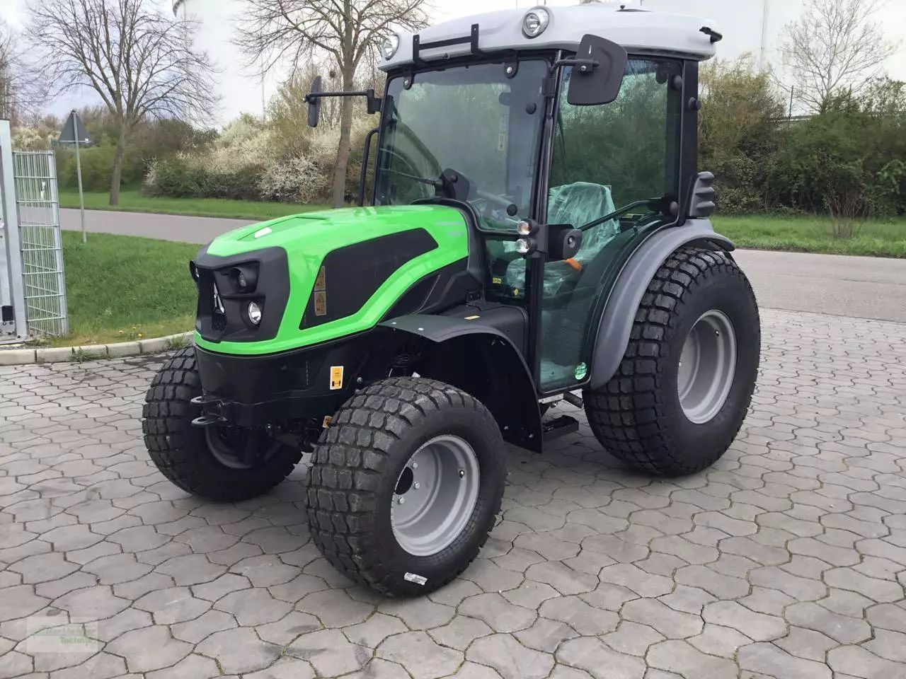 E-FARM: Deutz-Fahr 3050 - Trattore - id CXPJPVH - 33.529 € - Anno di costruzione: 2023 - Ore: 2,Potenza del motore: 52,Germania