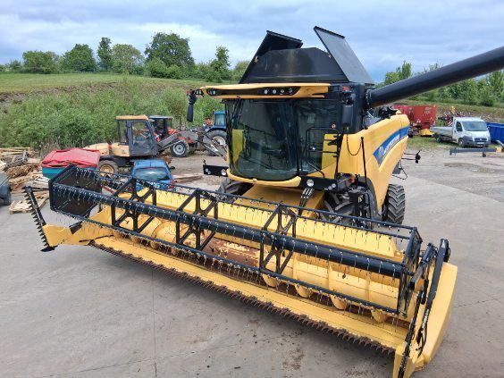 New Holland CX 6.80 Kombajn zbożowy