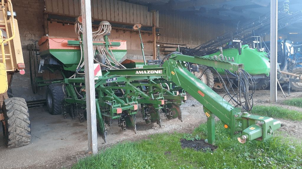 E-FARM: Amazone Primera DMC 3000 - Direktsaatmaschine - id IBNJMTM - 39.500 € - Baujahr: 2017 - Frankreich