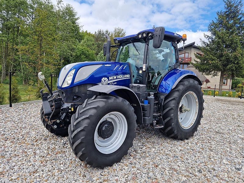E-FARM: New Holland T7.225 - Tractor - id KNKIRWP - 62.051 € - Año: 2015 - Horas: 5343,Polonia