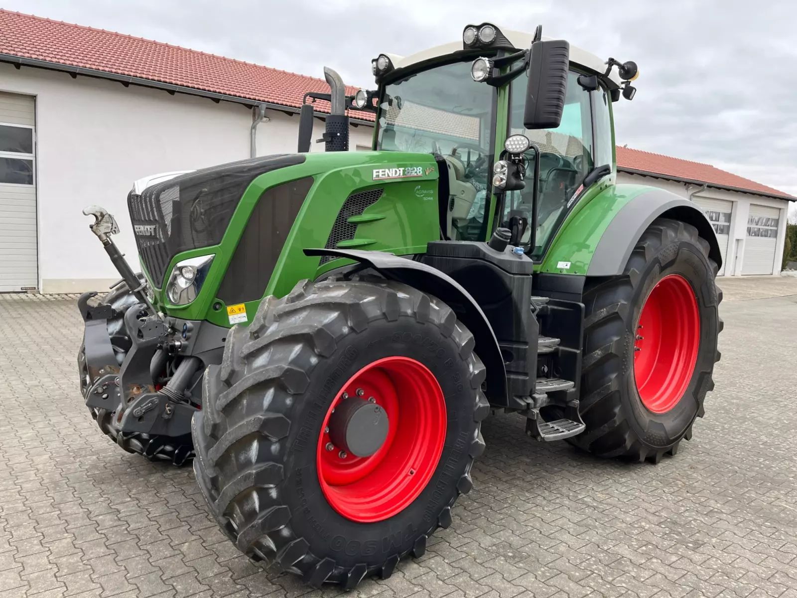Fendt 828 Vario Profi Plus Traktor 100 458 €