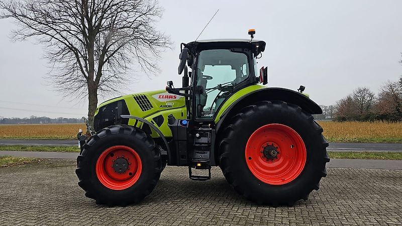 Claas Axion 810 Tractor €117,500