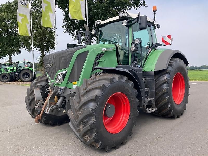E-FARM: Fendt 828 Vario - Tractor - id ACMITEQ - €76,000 - Year of construction: 2016 - Engine hours: 8,736,Engine power (HP): 260,Germany