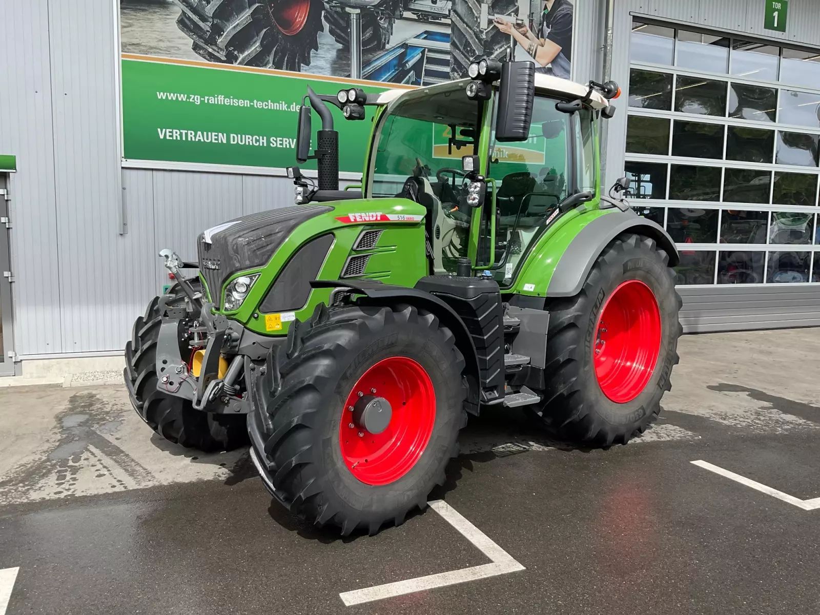 Fendt 516 Vario Profi Plus Tractor €142,857