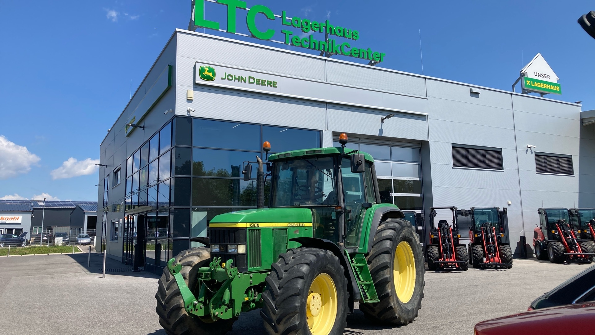 John Deere 6910 tractor 32.301 €