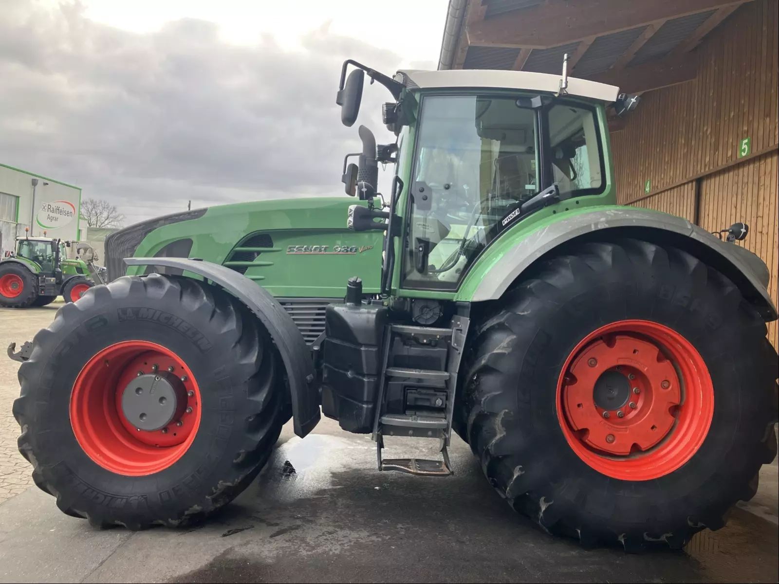 E-FARM: Fendt 930 Vario - Traktor - id ZFMDEWI - 95.000 € - Baujahr: 2011 - Abgelesene Motorstunden: 6.455,Motorleistung (PS): 300,Deutschland