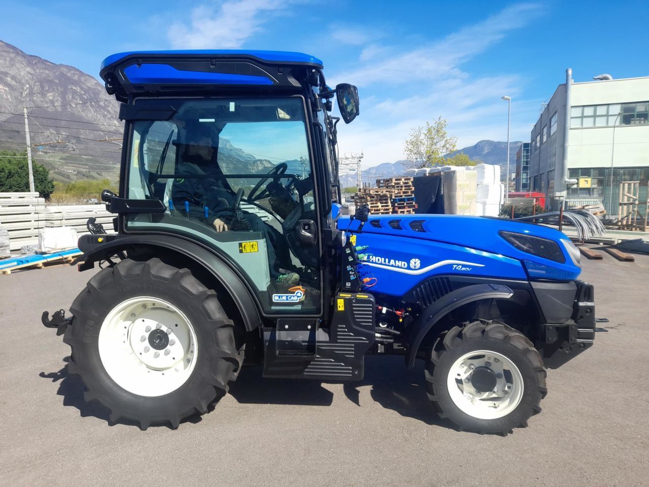 E-FARM: New Holland T4.80 V - Tractor - id KJK1U4C - 59.225 EUR - Citeste ore: 12 - Muterea motorului: 75,Italia