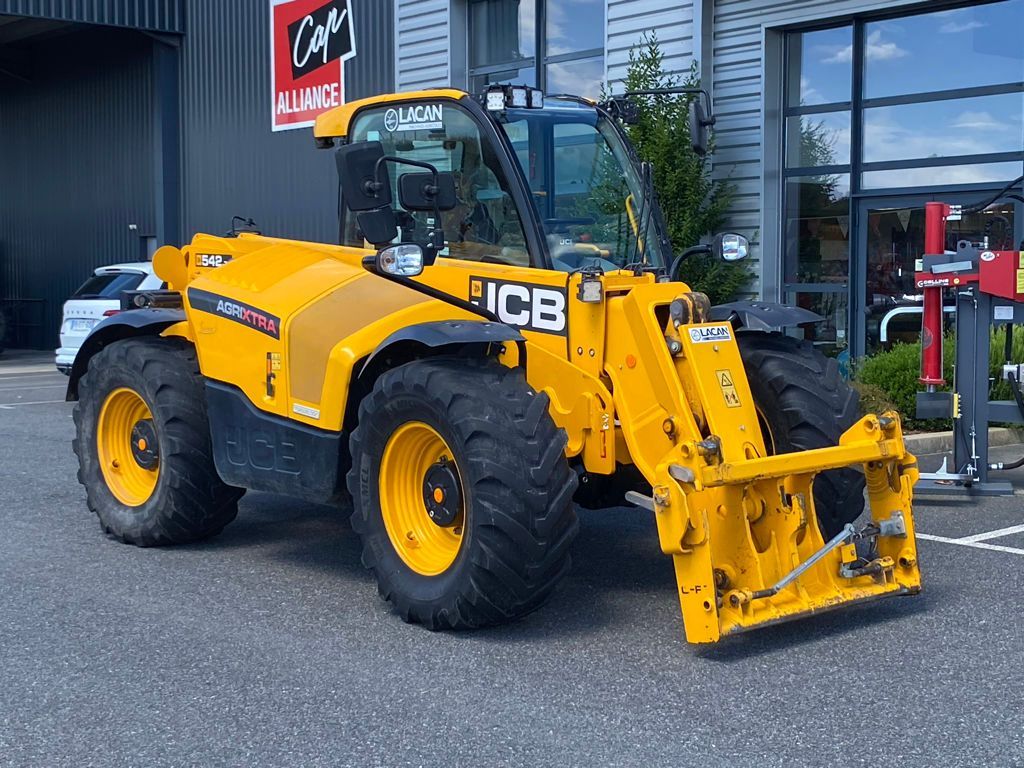 E-FARM: JCB 542-70 AGRI Xtra - Chargeur télescopique  - id SDH3ZAR - 80 000 € - Année: 2021 - Lecture du nombre d'heure: 2 450,Puissance du moteur (chevaux): 150,France