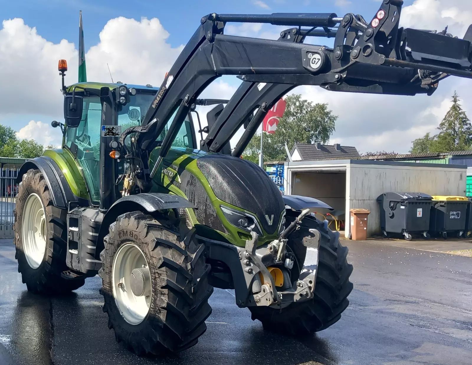 E-FARM: Valtra T 214 Active - Tractor - id 3NKXVYF - €93,500 - Year of construction: 2021 - Engine hours: 2,865,Engine power (HP): 215,Germany