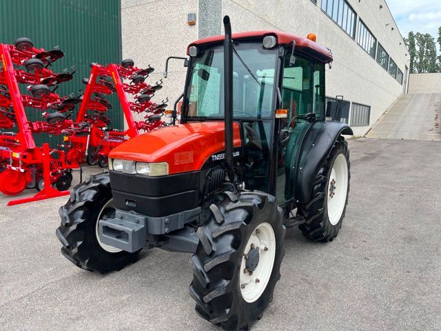E-FARM: New Holland TN55 D - Tractor - id BUWBYBT - 19.000 € - Año: 2000 - Horas: 6014,Potencia del motor: 55,Italia