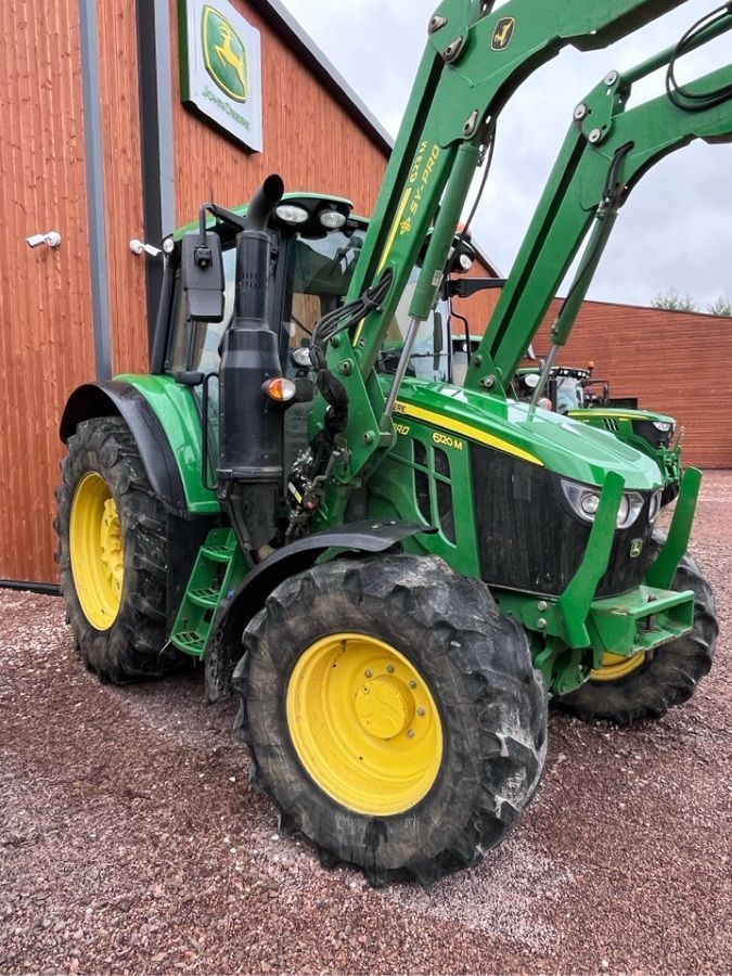 E-FARM: John Deere 6120 M - Traktor - id GCWZERR - 59.000 € - Leto izgradnje: 2021 - Število ur motorja: 4.300,Moč motorja (HP): 120,Francija